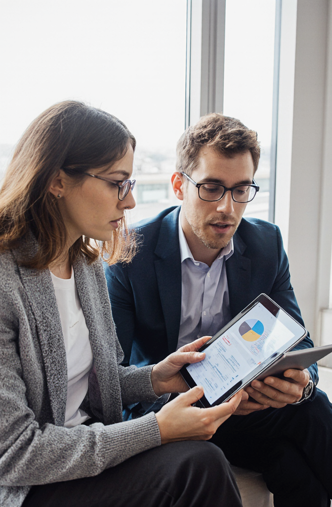 Fractional CFO providing financial strategy guidance